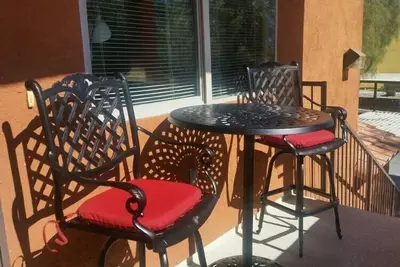 Image de Grande copropriété de trois chambres avec patio-3524