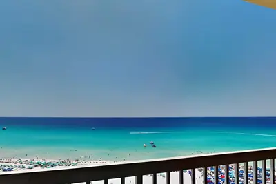 Image de Condo en bord de mer au coeur de Destin! Balcon privé avec une vue imprenable. Accès à toutes les commodités du complexe