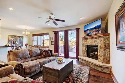 Image de Magnifique Townhome avec navette gratuite et r��ductions pour les bains à remous privés!