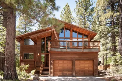 Image de Jolie maison Dollar Pt professionnellement décorée, bain à remous, piscine, tennis, plage