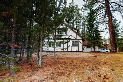 Image de Rénové maison chien-friendly w / bain à remous privé et bain à remous dans le bain de maître!