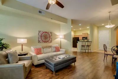 Image de Condo au rez-de-chaussée à deux pas de la piscine et du spa! !