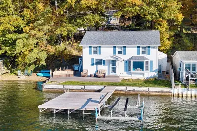 Image de Edgewater Escape - Cottage joliment rénové East Side de Keuka!
