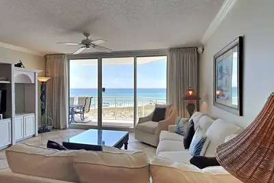 Image de Condo éclectique en bord de plage ~ Équipements excitants du complexe ~ Grande escapade en famille!