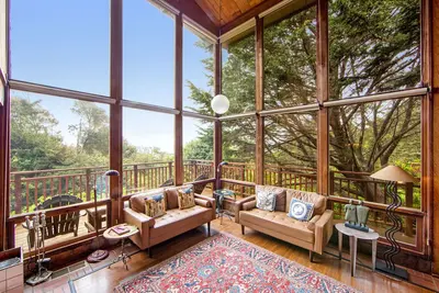 Image de Laissez-vous inspirer par les vues sur la mer depuis le pont! Dog-friendly aussi!