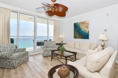 Image de Condo tropical et spacieux en bord de mer avec balcon privé! 🌴
