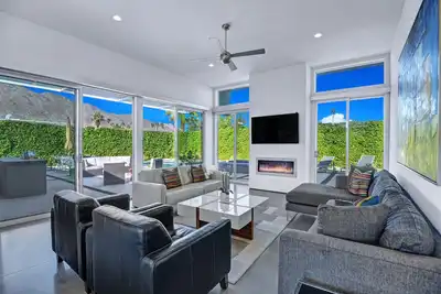 Image de Chef-d'œuvre moderne spacieux | Vues spectaculaires | Près du coeur du centre-ville Ps