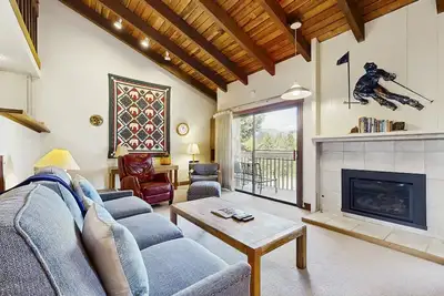 Image de Maison rurale avec piscine partagée et bain à remous - ski-in / ski-out à Dollar Mountain