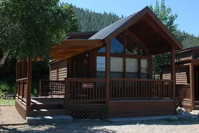 Image de Cozy \"Chalet\" Chalet de style à Three Rivers Resort