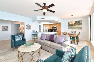 Image de Mise à jour de la décoration de la côte du Golfe avec balcon privé en bord de mer!