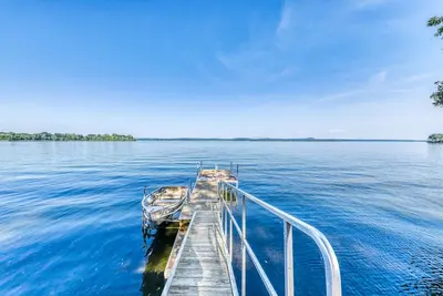 Image de Lakefront, le plaisir des amoureux de plein air w / quai privé et foyer