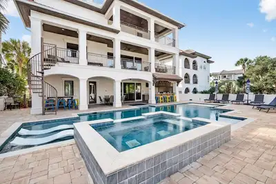 Image de Énorme maison de vacances dans Destiny West avec piscine immense et piscine avec vue sur le golfe!