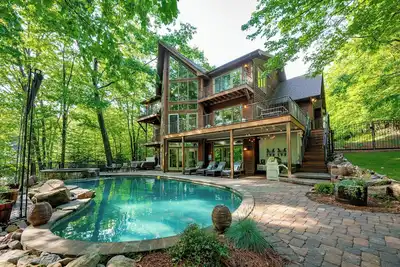 Image de Memory Maker - Accueil au bord du lac avec cinéma maison et deux piscines privées