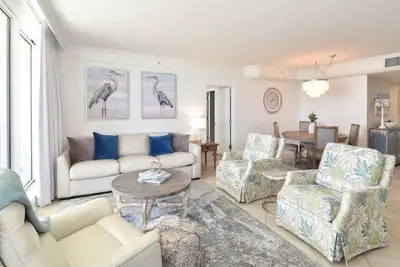 Image de Condo confortable en bord de mer avec balcon privé et ascenseur!