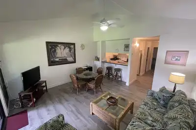 Image de Kihei Garden Estates # E-204 Tarifs avantageux 2 Bd 1 Bain juste en face de la plage