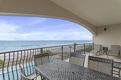 Image de Récemment rénové! Unité de luxe avant du golfe au 2e étage! Piscine communautaire!