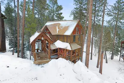 Image de Superbe cabine moderne avec les meilleurs équipements dans la zone et l'accès à la piscine