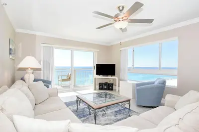 Image de Mise à jour et front de mer w / balcon pour une vue imprenable! 🌅