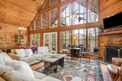 Image de Moderne, cabine de chien-friendly w / vue sur la montagne, un bain Ă remous, table de billard, et plus encore!