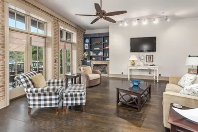 Image de Real Escapes Properties est Fière D'offrir \"A Village Overlook\"!