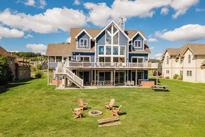 Image de Waterfront Dreams - Accueil Lakefront / Golf Area / Piscine intérieure privée