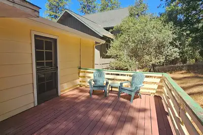 Image de Maison rustique w / grandes terrasses, piscine partagée, excellent emplacement près de la marina et plus!