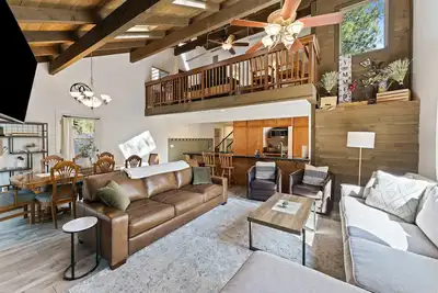 Image de 2 Landrise - Superbes Master Suites! 3 min à pied de Sharc et laissez-passer inclus, bain à remous, vélos