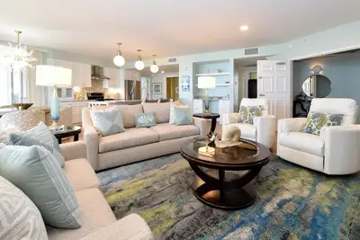 Image de Cool condo en bord de mer vert et bleu avec grand balcon!