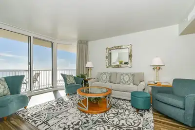 Image de Planchers de bois franc et vue sur le golfe depuis le balcon privé