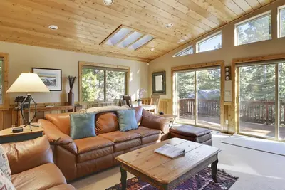 Image de Superbe maison de luxe de Kingswood de 4 chambres avec cuisine de chef, finitions haut de gamme!