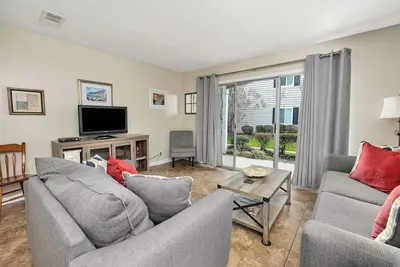 Image de Récemment mis à jour! Charmante unité de plain-pied au rez-de-chaussée de Ocean Walk!