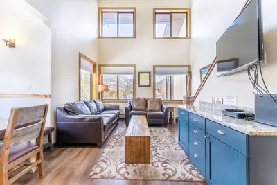 Image de Condo mis à jour, à quelques pas de l'ascenseur, vue sur la montagne, 7 couchages