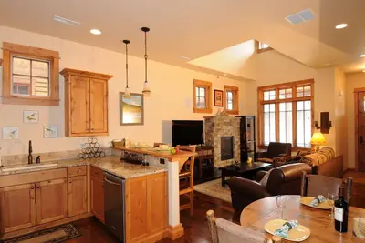 Image de Bungalow Bridger - Maison de ville élégante près de Bozeman!