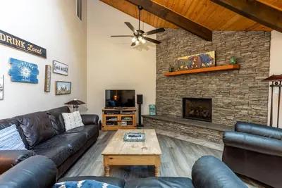 Image de Meilleur emplacement à Sunriver - parcours de golf, promenade jusqu'au village, salle bonus! - Dora05