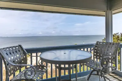 Image de Sunrises étonnants du balcon de ce condo en front de mer avec lit king