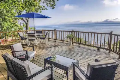 Image de Bungalow Merlot - \"Un coin de paradis sur le lac Seneca\"