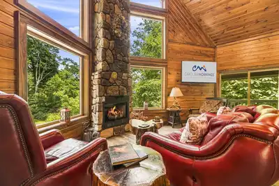 Image de Wilderness Ridge - Cabine spacieuse avec vue, bain Ă remous, salle de jeux, divertissement en plein air et plus encore!