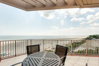 Image de Direct Oceanfront Top Floor Corner Condo avec mises �� jour Galore!