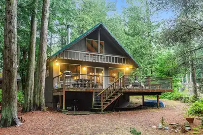 Image de Cabane confortable et tranquille avec une beauté naturelle proche de tous les sites du sud de Lopez!
