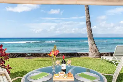 Image de 10 étapes de l'océan! Pristine 1br condo, récemment rénové!