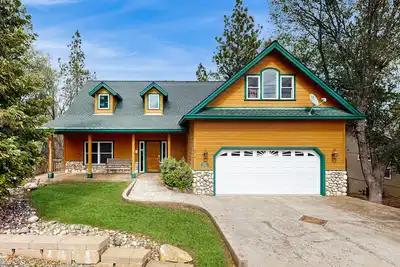 Image de Cabane de bon goût à 40 km de Yosemite avec accès aux piscines, au lac et plus encore
