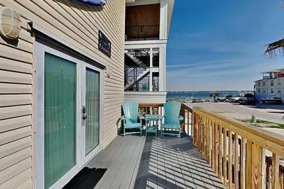 Image de Belle maison à quelques pas de la plage! Balcon privé avec grill. Animaux acceptés! Réservation 2019 maintenant!