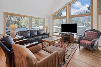 Image de 2 Sarazen - Maison Sr nouvellement améliorée - bain à remous, laissez-passer Sharc, parfait pour une escapade en famille