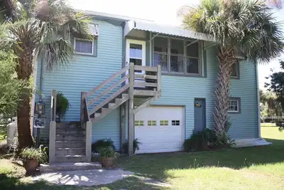Image de Maison accueillante et rustique sur l'île de Sullivan pr��������s de la plage; grand porche d'écran!