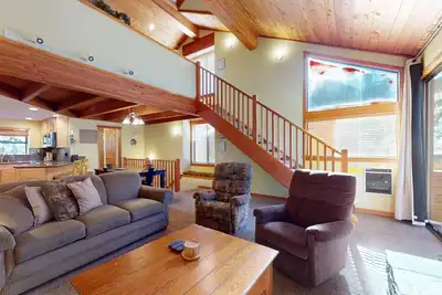 Image de Maison de ville accueillante pour les familles avec vue sur la montagne, piscine saisonnière partagée et bain bouillonnant