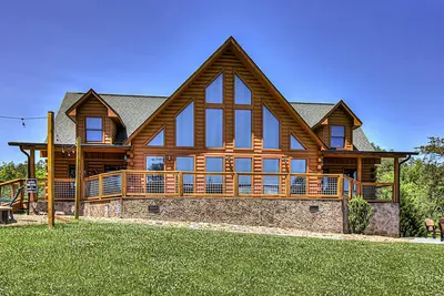 Image de La cabine Ultimate Premier avec 4 suites Master King et des téléviseurs à écran plat!