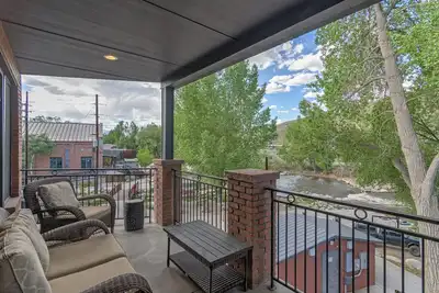 Image de Le meilleur emplacement dans les ponts de la rivière Salida-2, surplombe le trou de la rivière Arkansas!