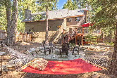 Image de Invitant grande maison rénovée avec maison d'hôtes, idéal pour les grandes familles