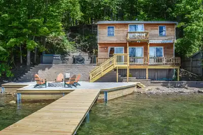 Image de Bluestone Cottage: \"Asseyez-vous, détendez-vous et profitez des couchers de soleil à couper le souffle\"