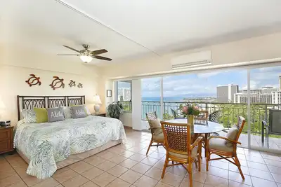 Image de Sur la plage avec une vue magnifique! Laveuse / sécheuse, A / C, WiFi, 4 couchages.